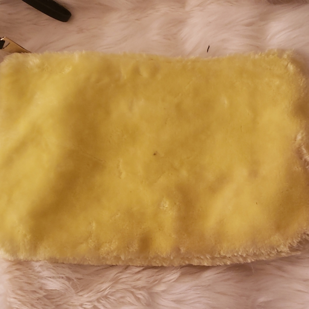 Zara Yellow faux fur clutch - Picture 2 of 6